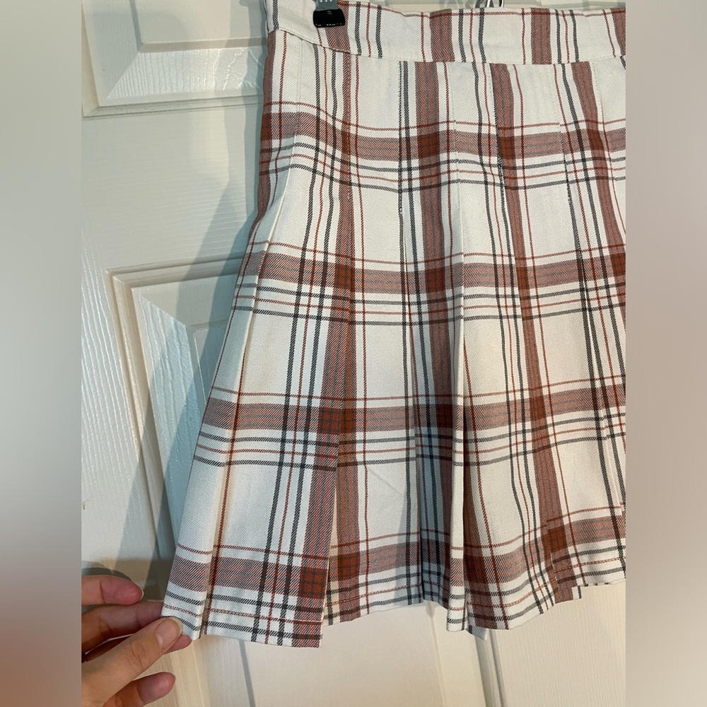 NWT Aerie plaid pleated mini skirt in white and brown size small - Picture 5 of 8